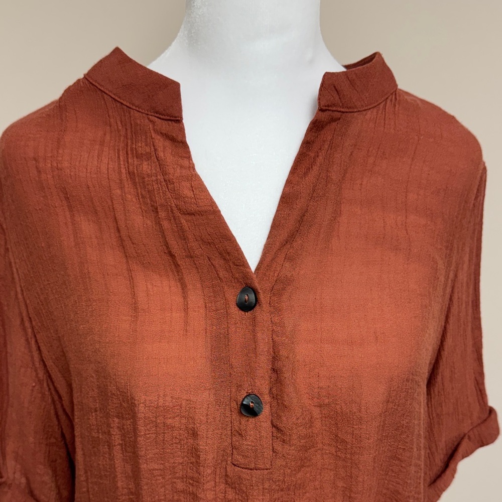 Per Seption Women's Rust Button-Up Top - Picture 2 of 7